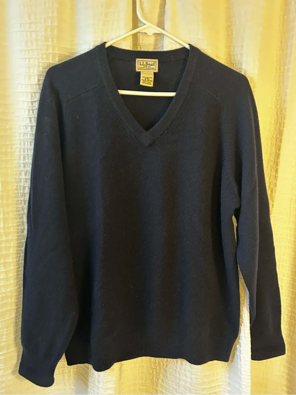 L.L. Bean Vintage Women's V-Neck Sweater in Navy 100% wool
